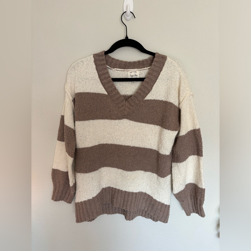 Hippie Rose sweater. Size S